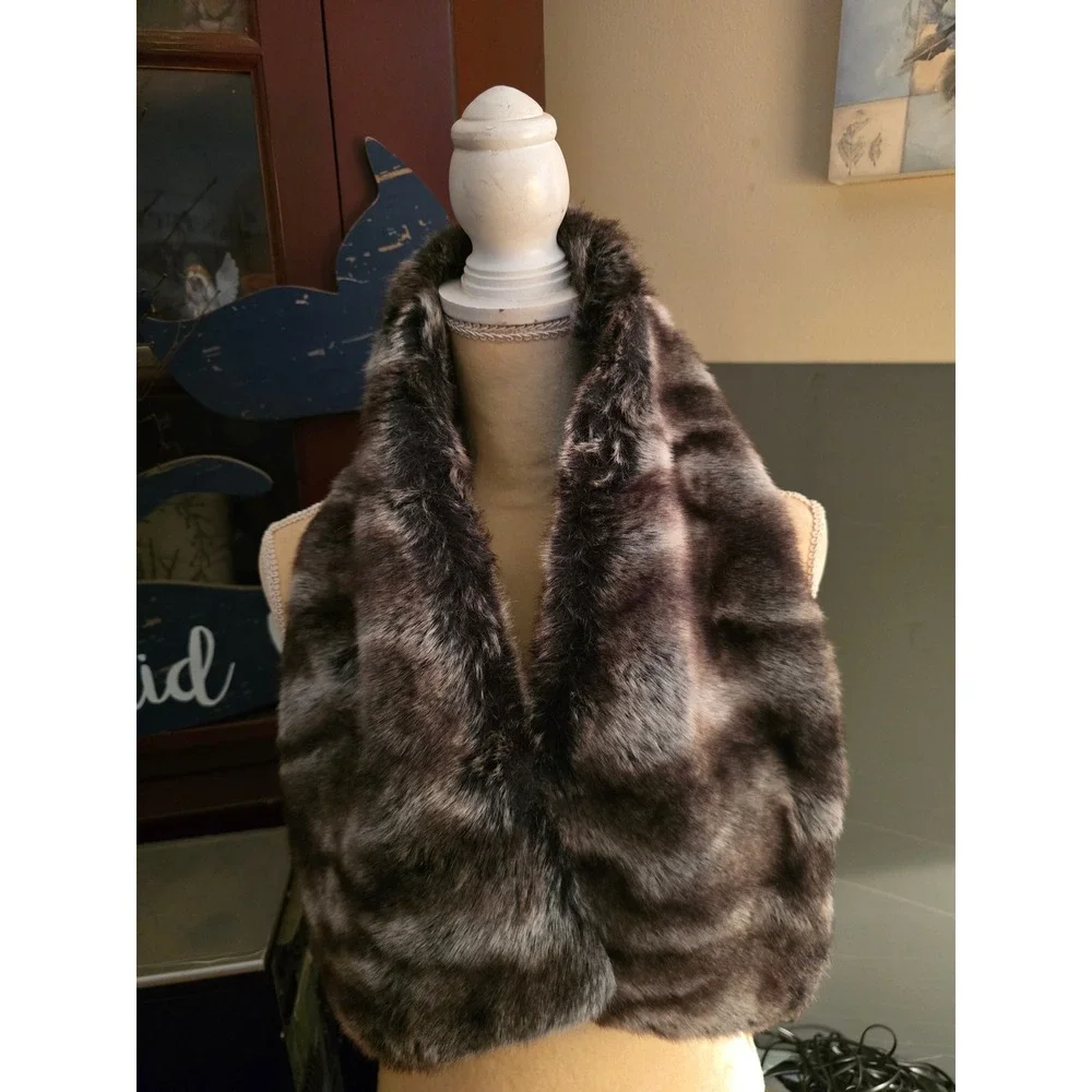 Rachel Zoe Brown Grey Faux Fur Pull Through Scarf Satin Lined Variegated Wrap